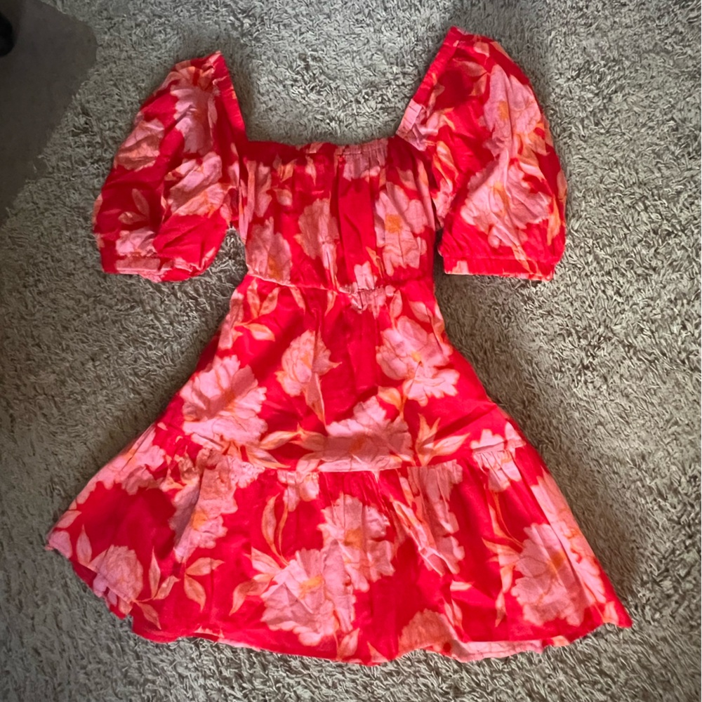 Floral, puff sleeve, tiered mini dress in vibrant red and pink colorway. Size L. - Picture 1 of 10